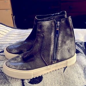 Frye Boots Gia Silver Charcoal Shimmer Metallic Leather Ankle Sneaker Bootie